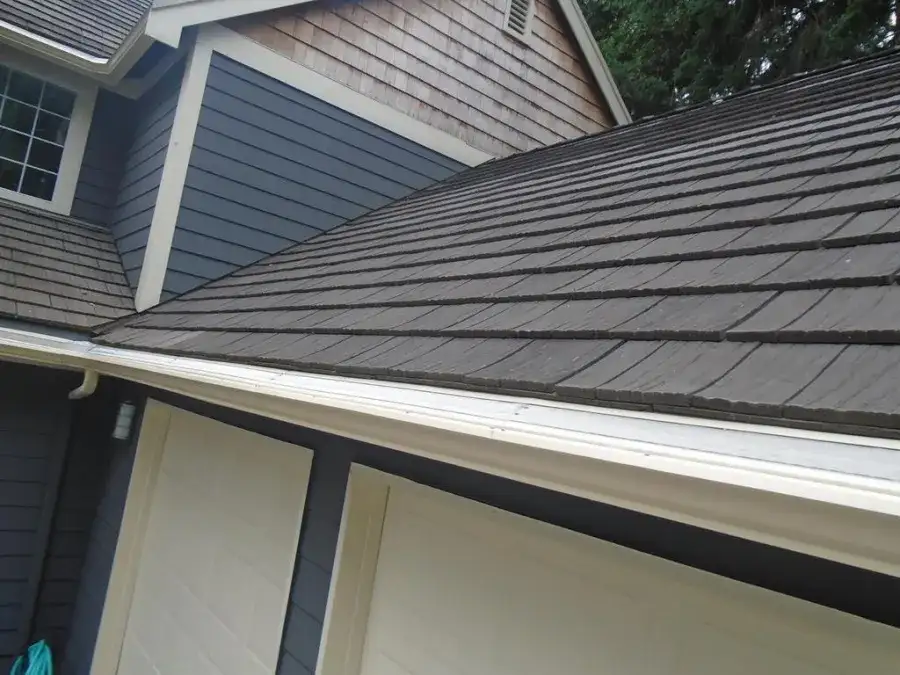 Burien Wa Kelly Leaflessgutter™ Shield Master Gutter Covers With A Rubber Shake Roof